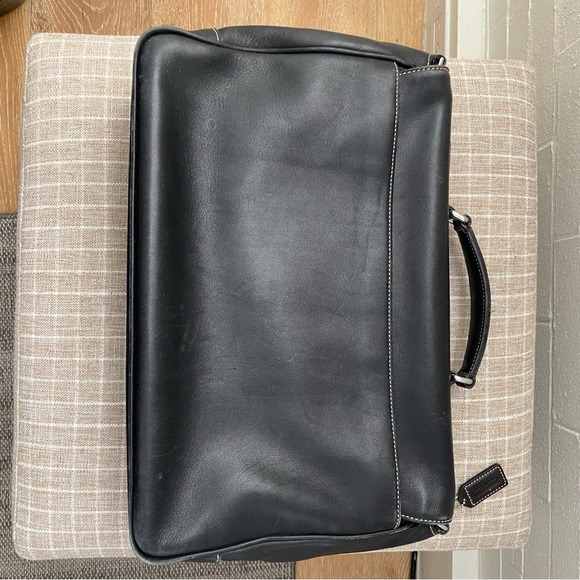 COACH Vintage Ladies Messenger Bag, Real Leather, Genuine Serial Number - Picture 5 of 8